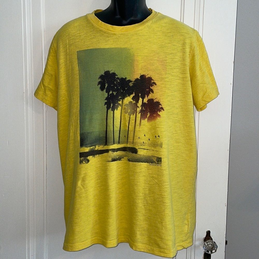 Aeropostale yellow Freestate palm tree‎ & beach theme T-shirt